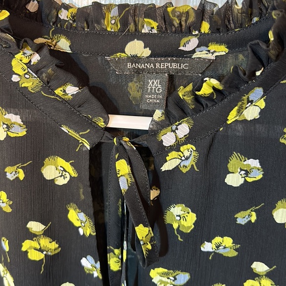 Size XXL, banana republic, yellow floral blouse - Picture 2 of 6
